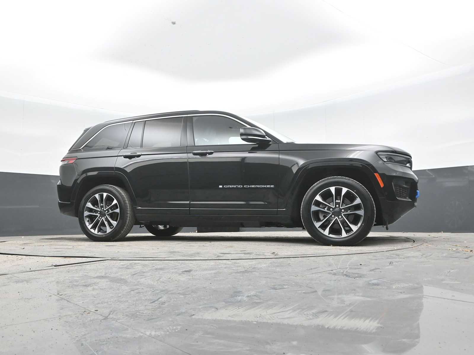 Used 2023 Jeep Grand Cherokee Overland image 42