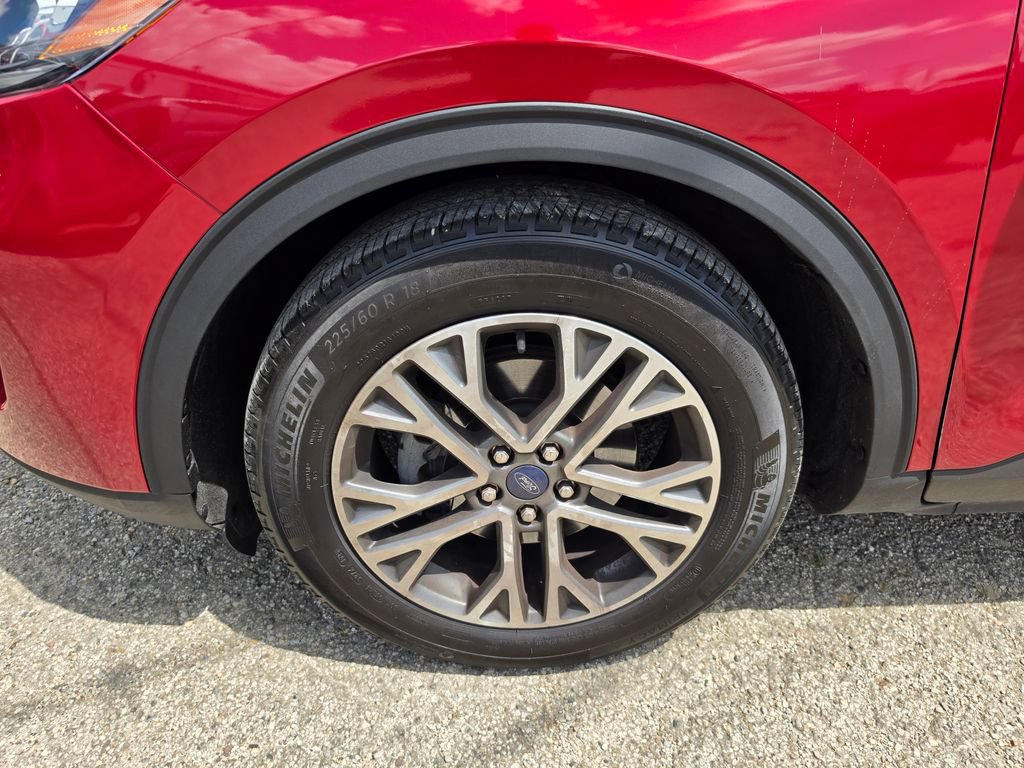Used 2021 Ford Escape SEL w/ Technology Package FWD image 3