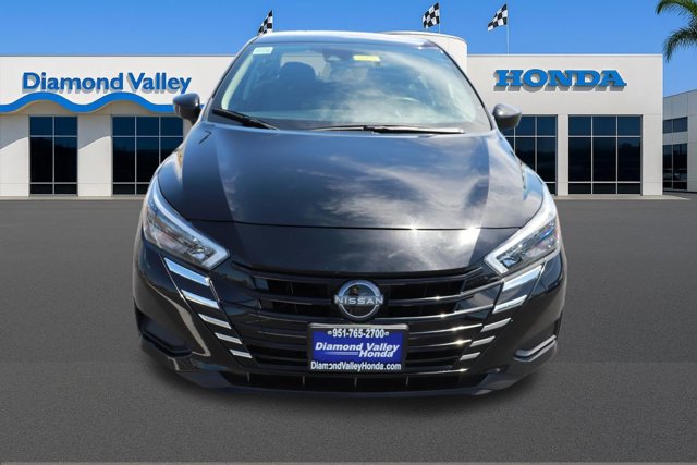 Used 2025 Nissan Versa SV FWD image 2