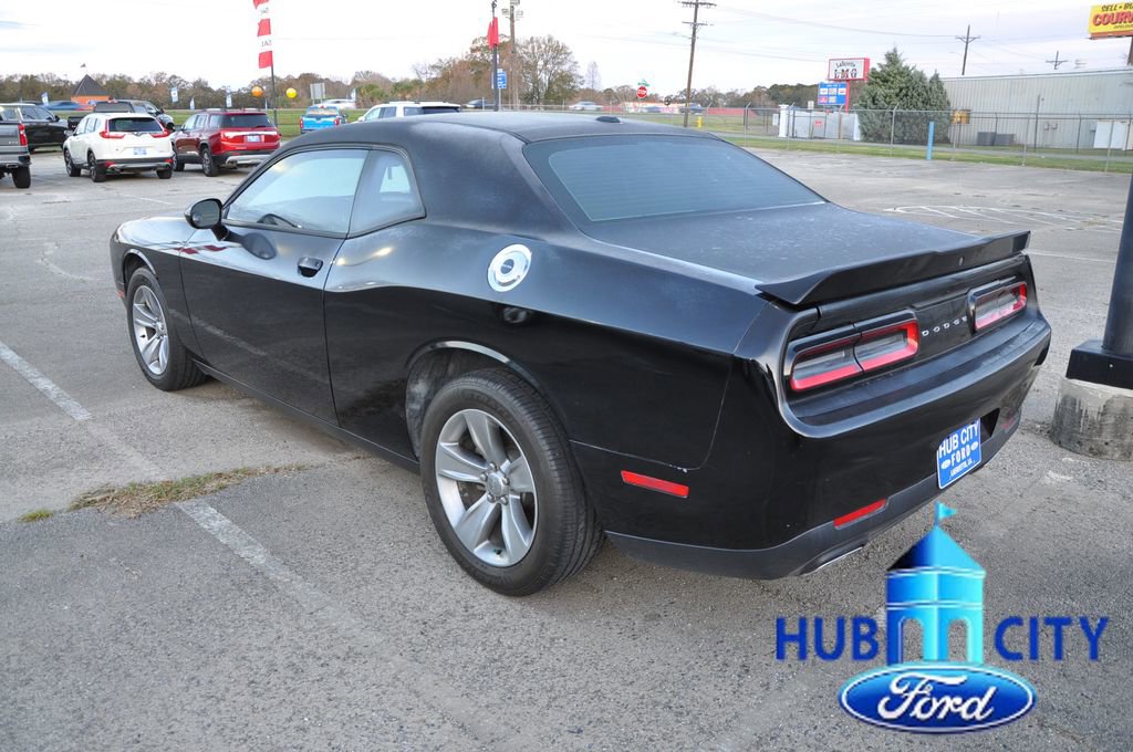 Used 2019 Dodge Challenger SXT image 3