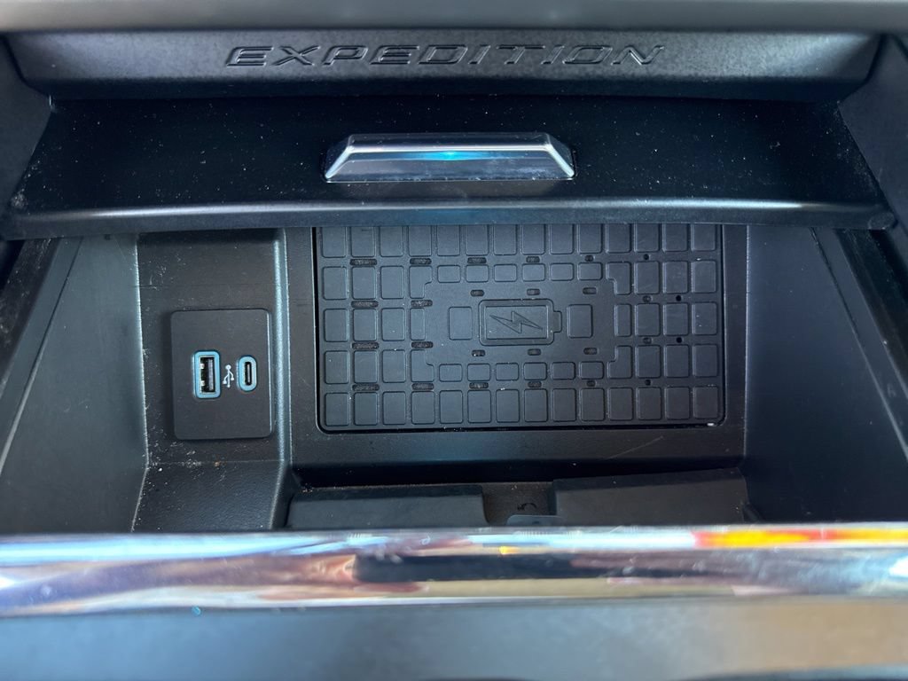 Used 2024 Ford Expedition XLT AWD/4WD image 17