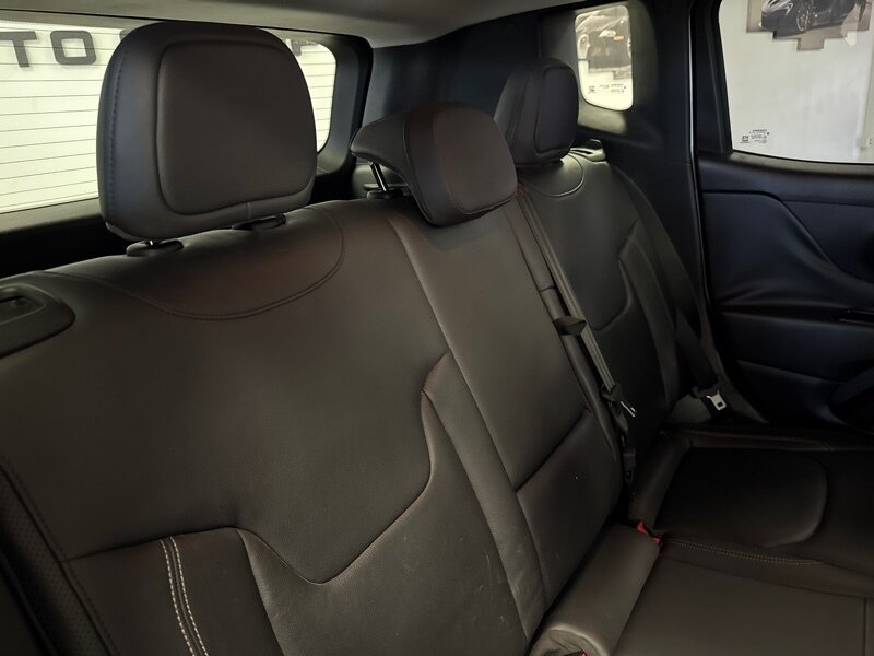 Used 2016 Jeep Renegade Limited FWD image 27