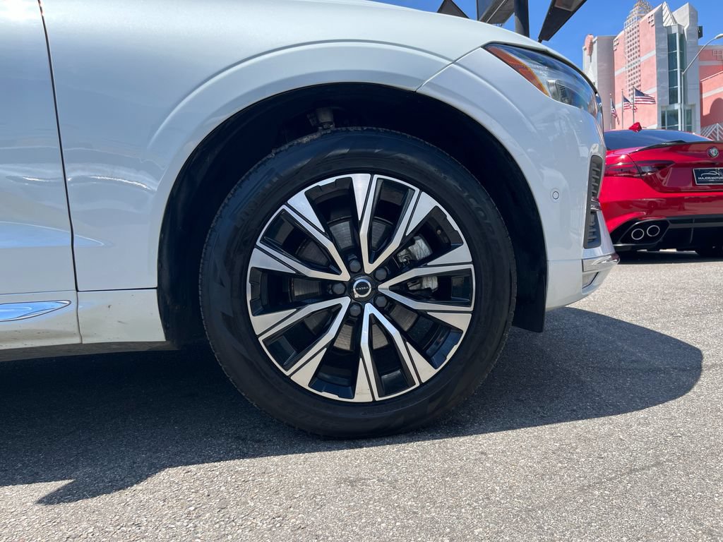 Used 2023 Volvo XC60 B5 Plus AWD/4WD image 6