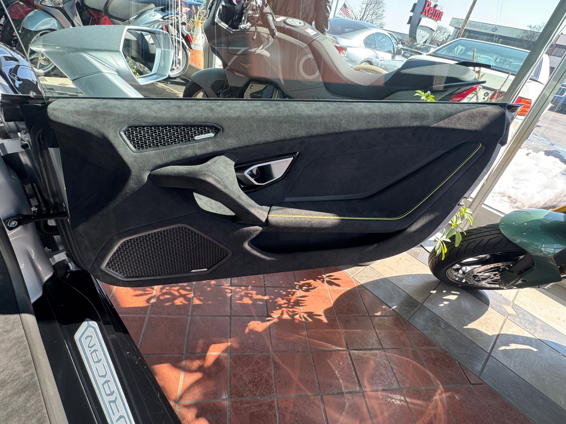 Used 2024 Lamborghini Huracan Sterrato image 6