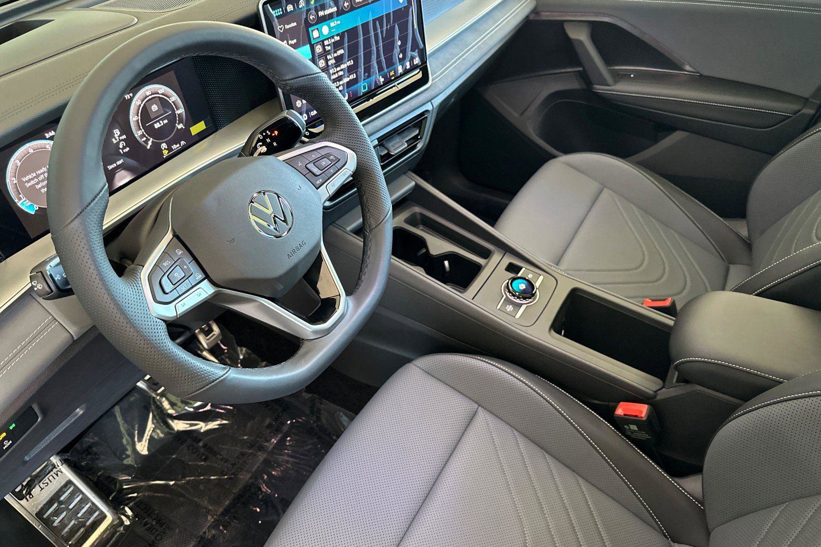 New 2026 Volkswagen Tiguan SE R-Line image 9