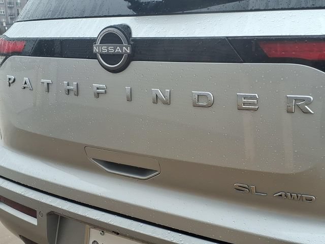Used 2025 Nissan Pathfinder SL AWD/4WD image 26