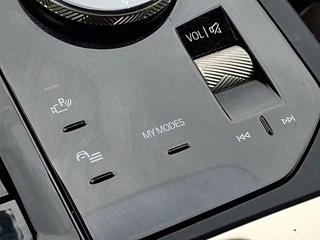 Used 2024 BMW iX xDrive50 w/ Premium Package image 31