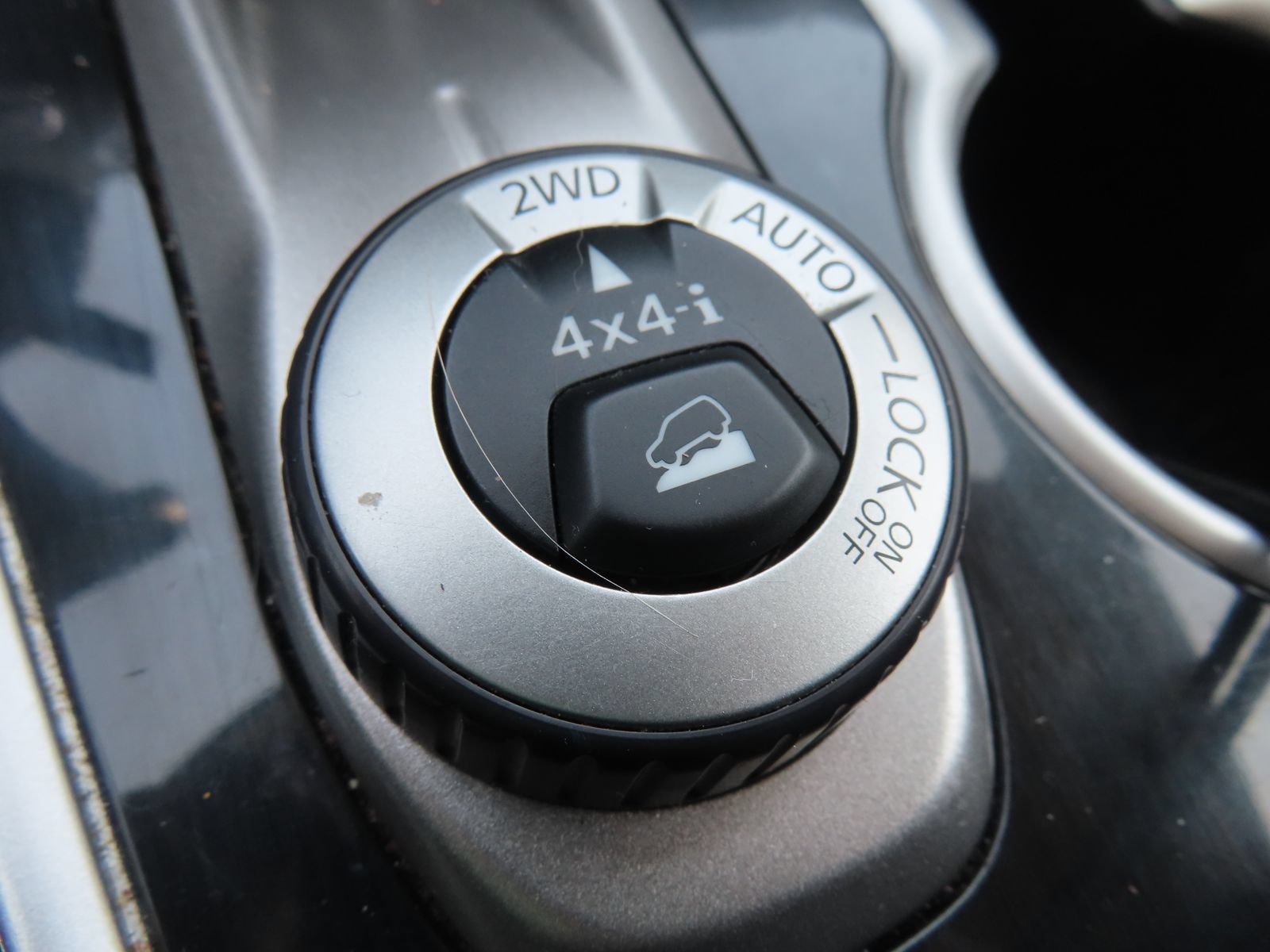 Used 2018 Nissan Pathfinder SV AWD/4WD image 30