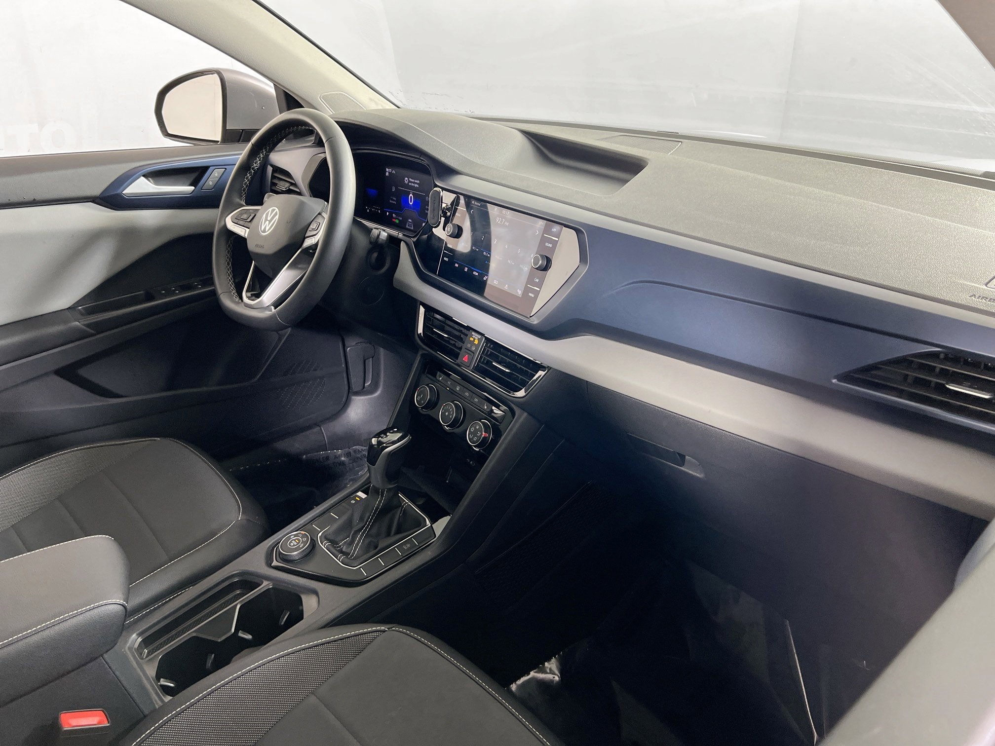 Used 2023 Volkswagen Taos SE AWD/4WD image 28