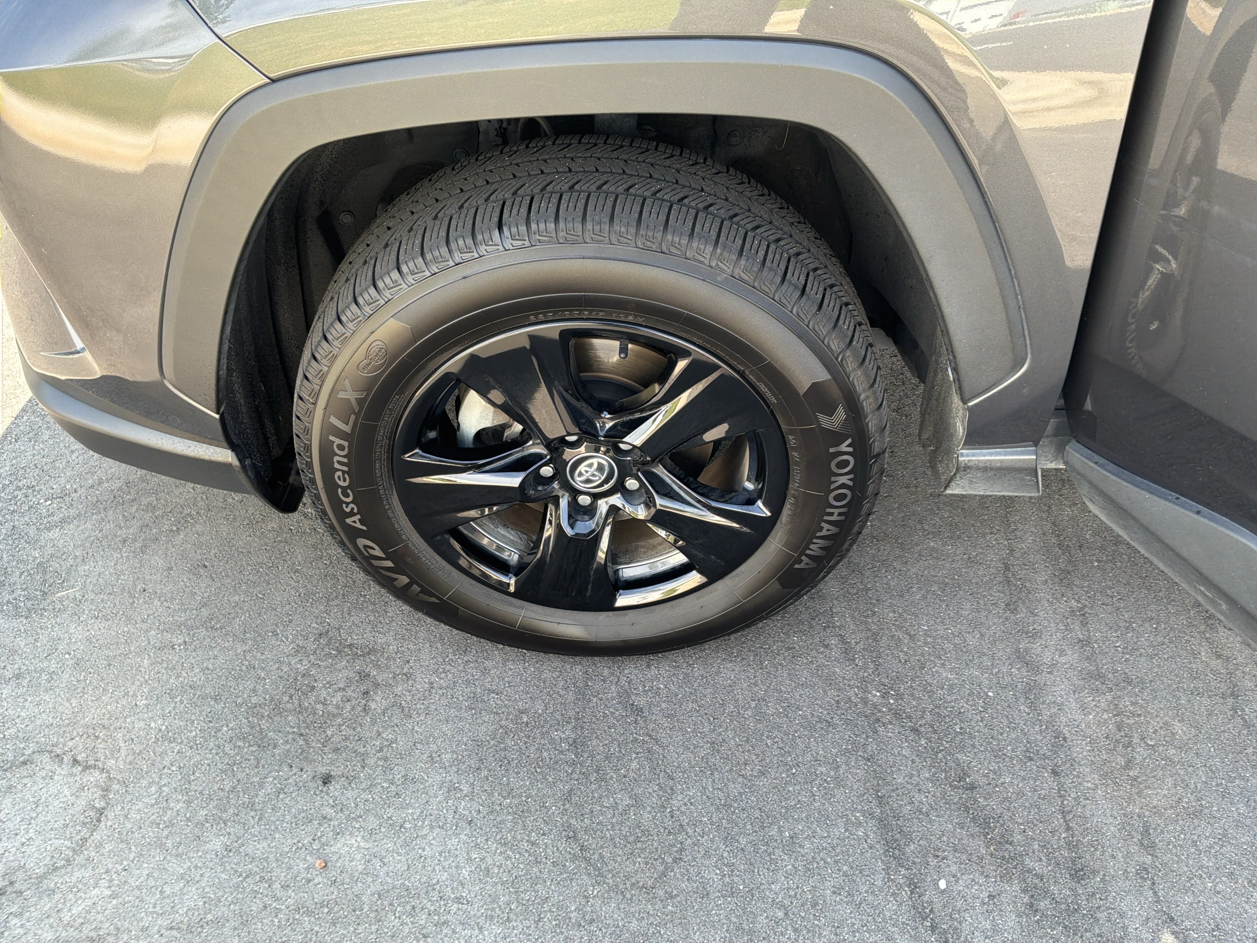 Used 2021 Toyota RAV4 XLE AWD/4WD image 13