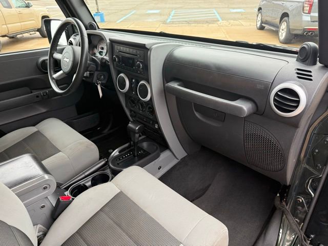 Used 2010 Jeep Wrangler Unlimited Sahara image 26