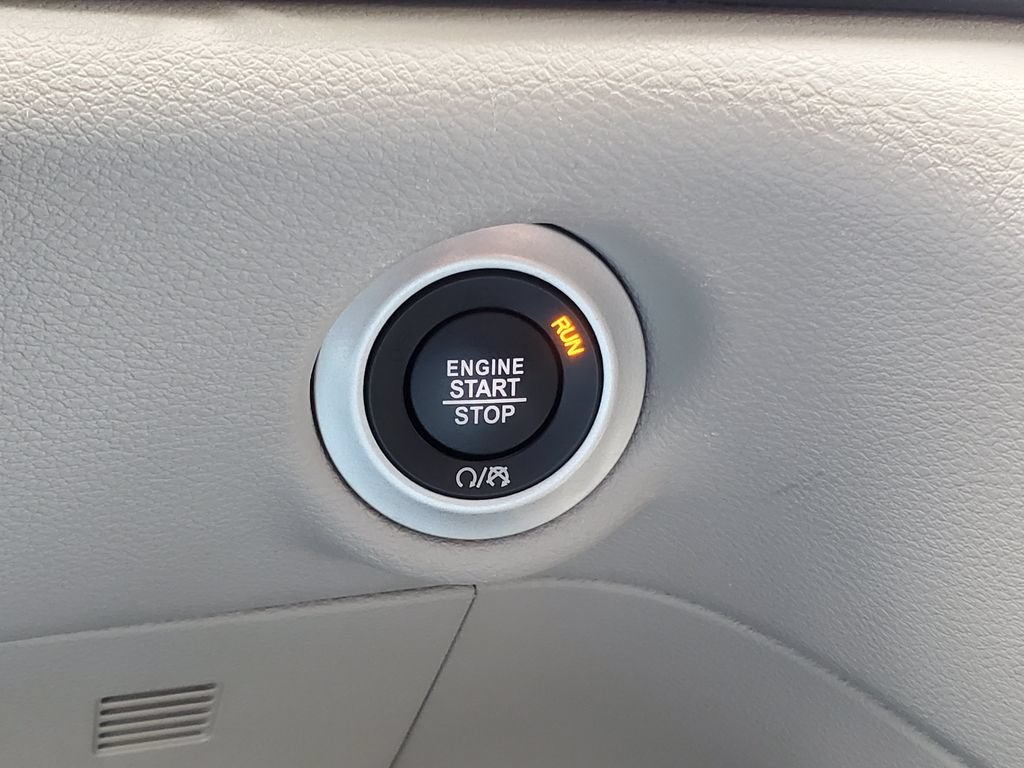 Used 2024 Chrysler Pacifica Touring-L FWD image 17