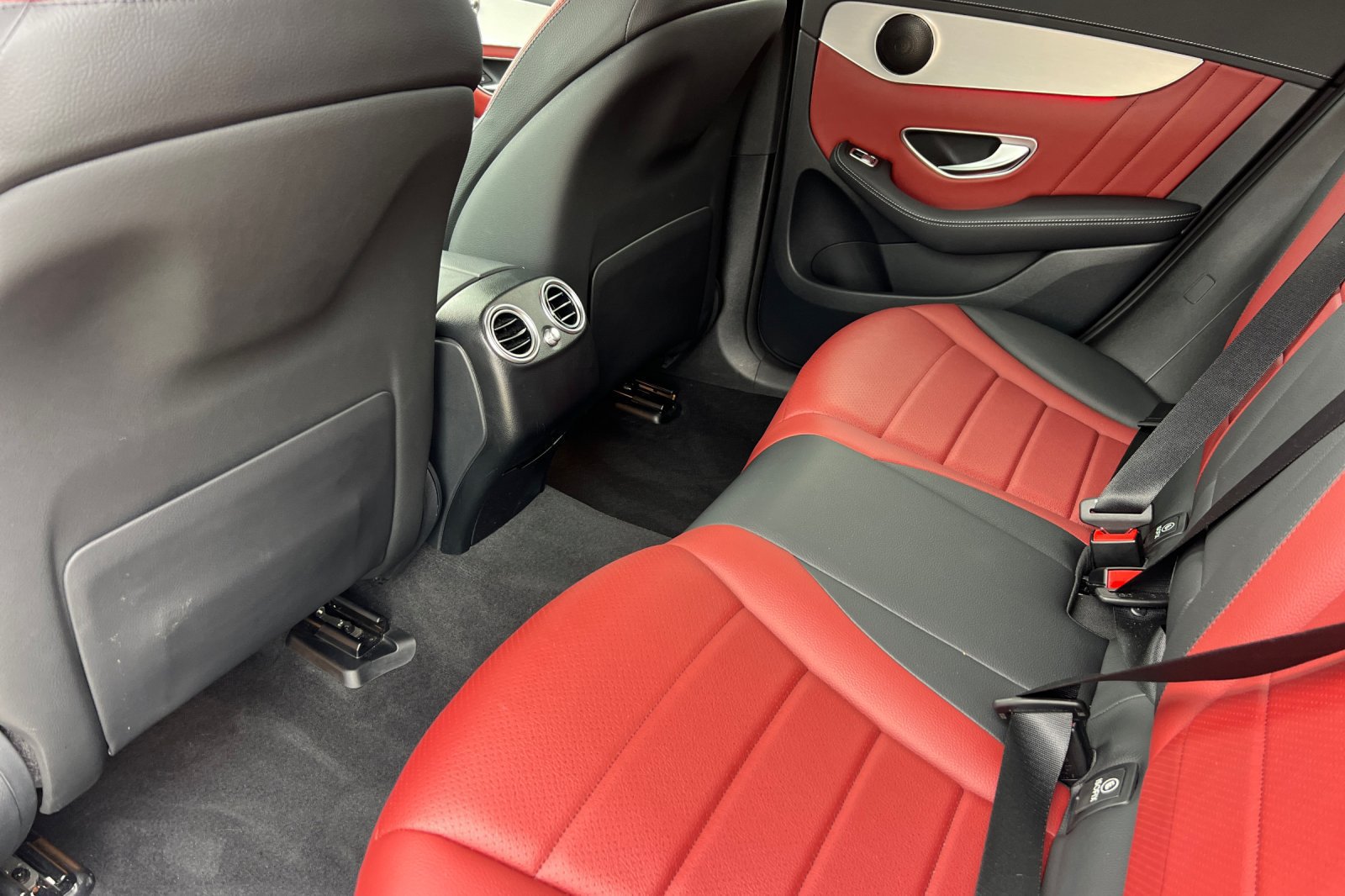 Used 2022 Mercedes-Benz GLC 300 4MATIC Coupe image 4