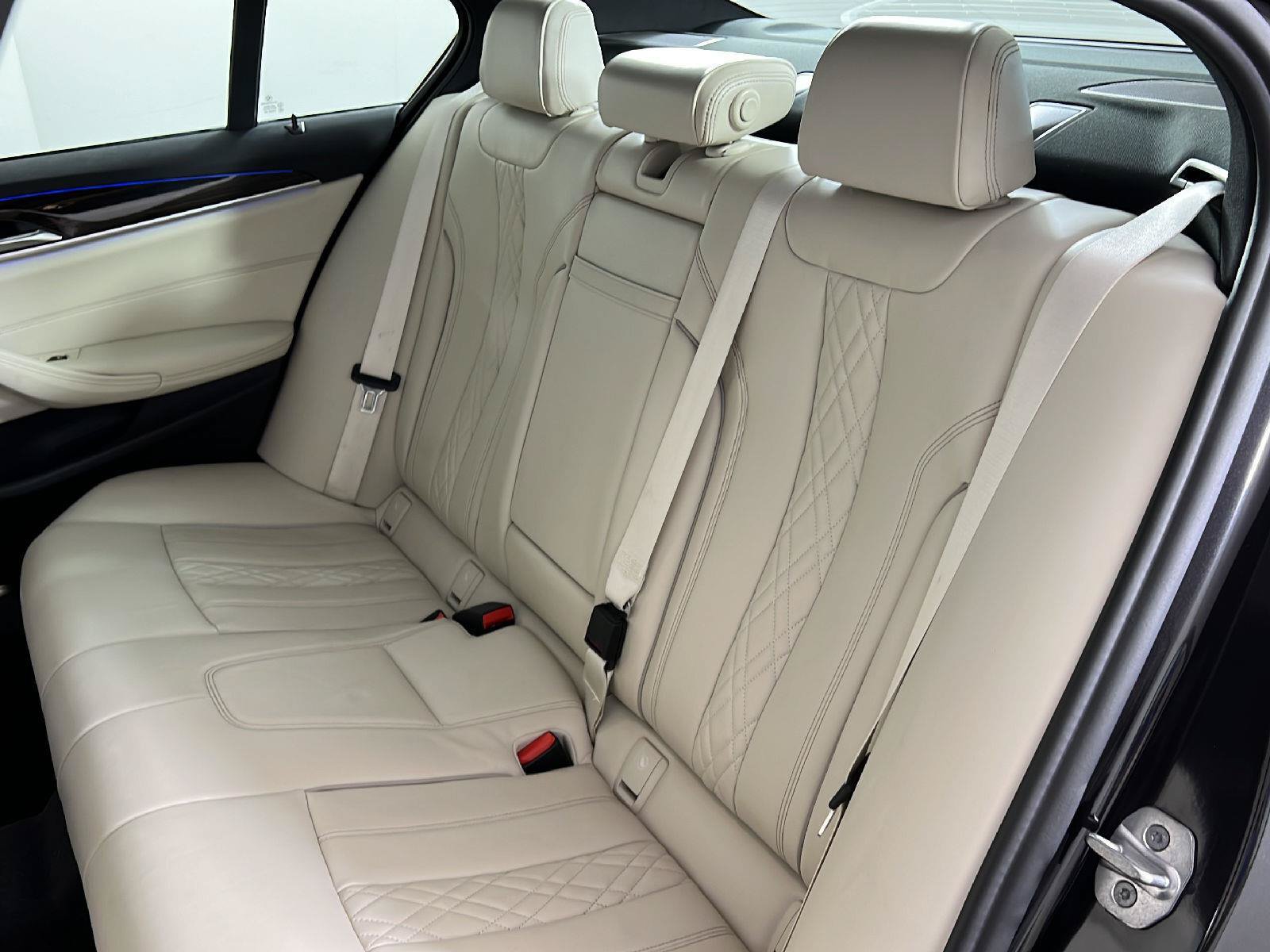 Used 2022 BMW 540i xDrive w/ Premium Package AWD/4WD image 4