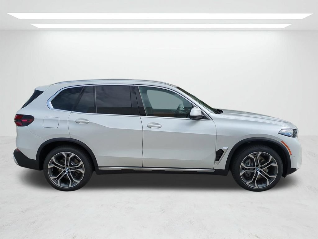 New 2026 BMW X5 xDrive40i w/ Premium Package AWD/4WD image 3