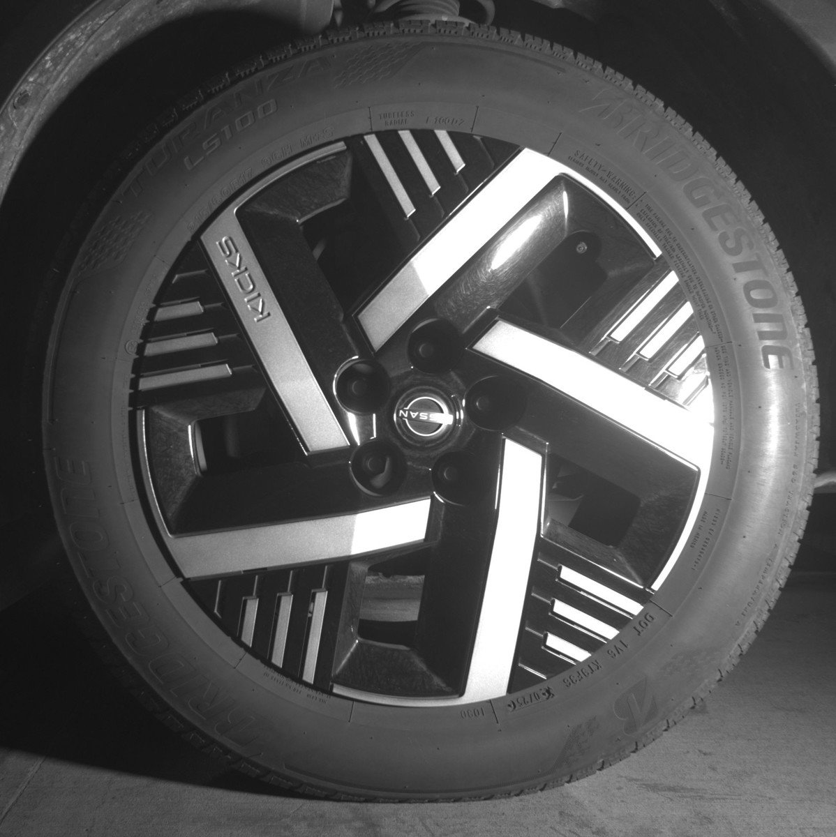 Used 2025 Nissan Kicks SV image 12