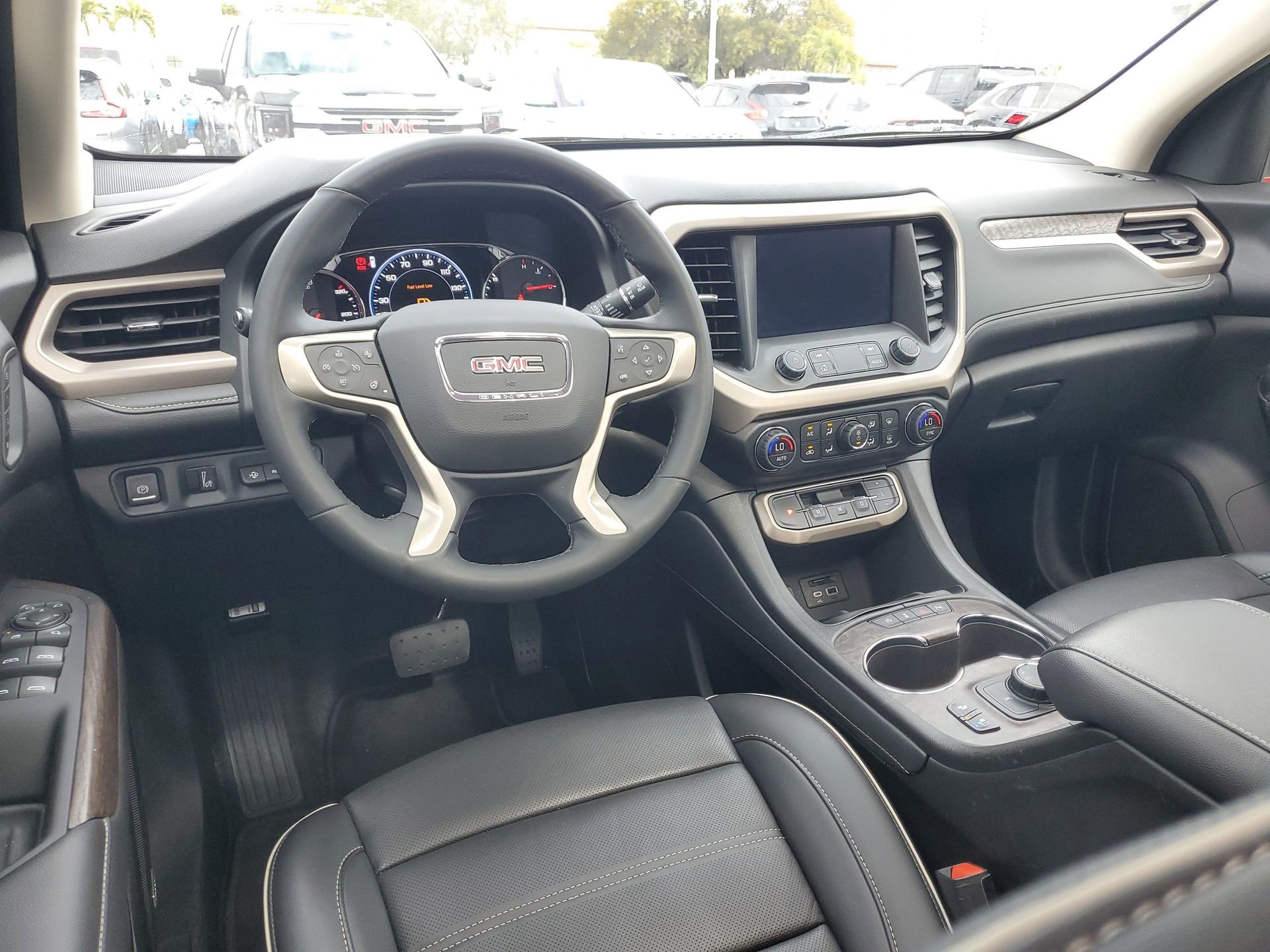Used 2023 GMC Acadia Denali w/ Denali Technology Package image 13