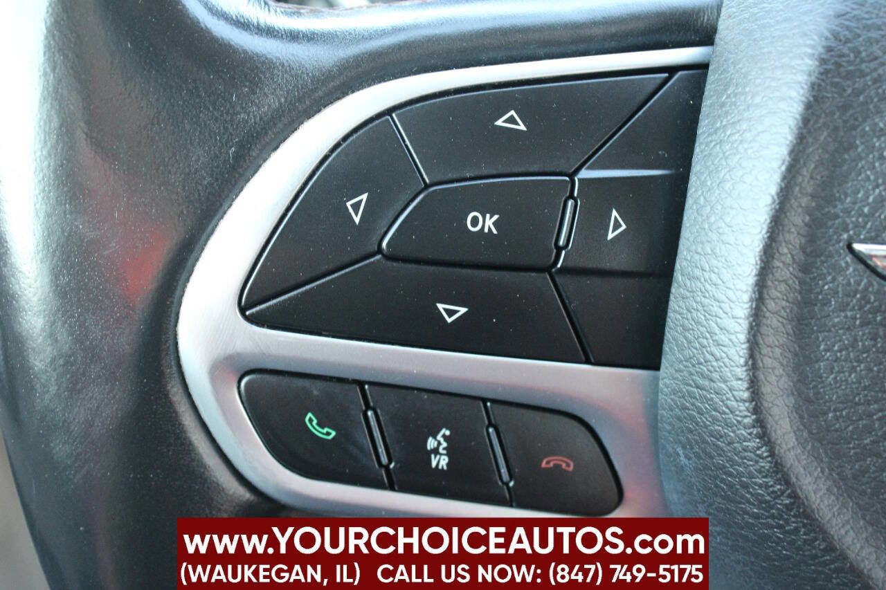 Used 2018 Chrysler Pacifica Touring-L image 23