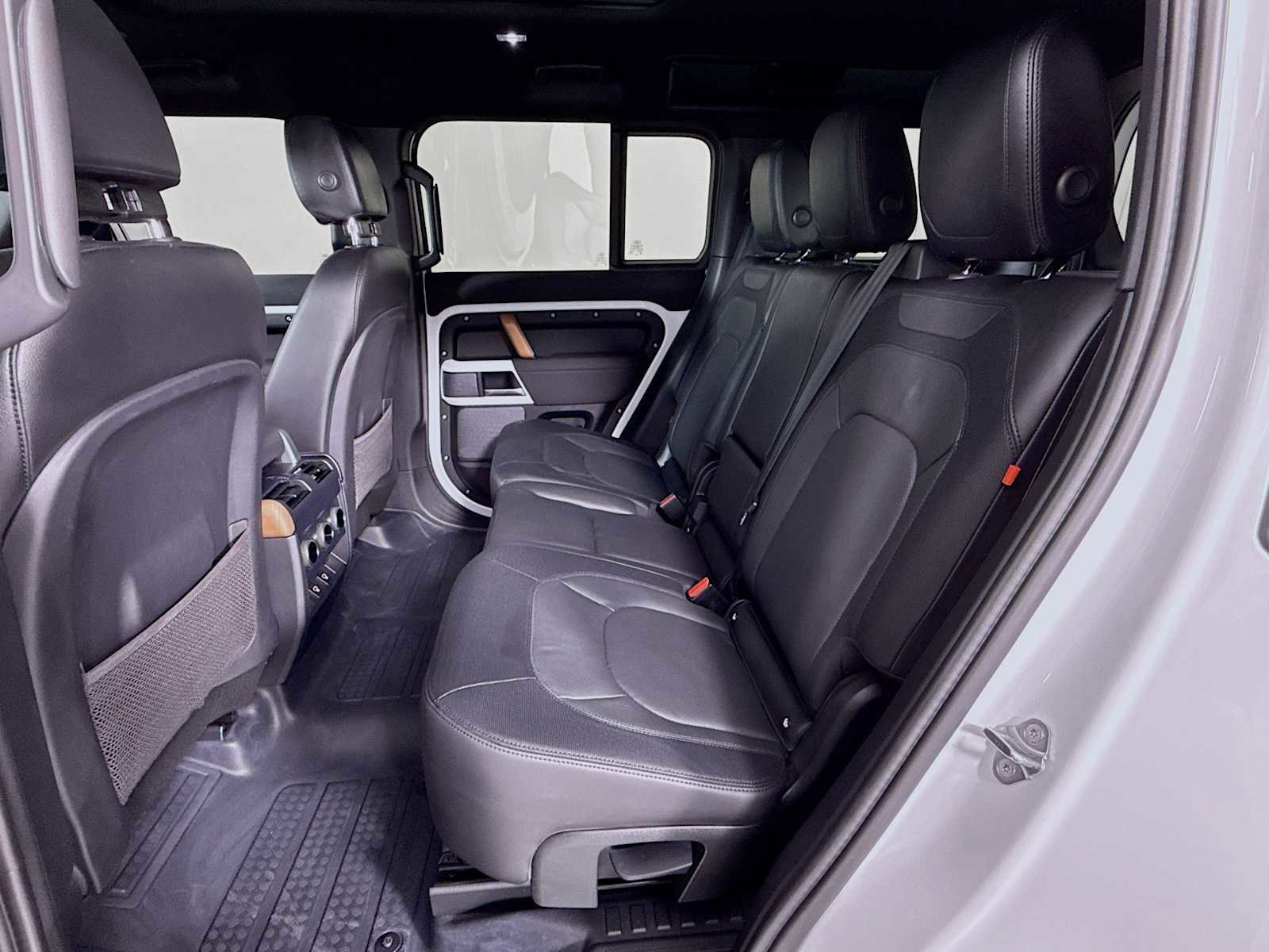 Used 2023 Land Rover Defender 110 X-Dynamic SE image 22