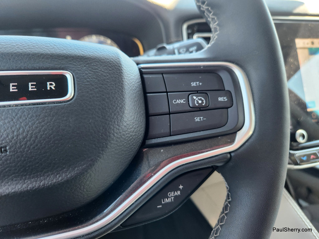 Used 2024 Jeep Wagoneer 4WD w/ HD Trailer Tow Package image 39