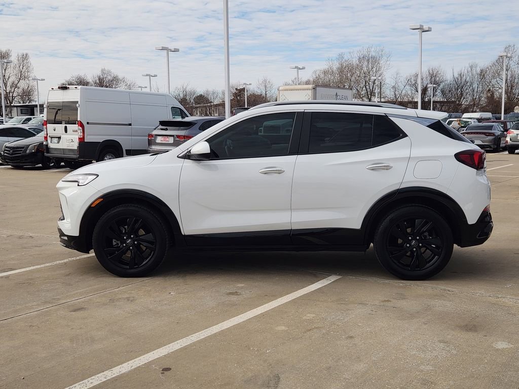 Used 2024 Buick Encore GX Sport Touring image 4