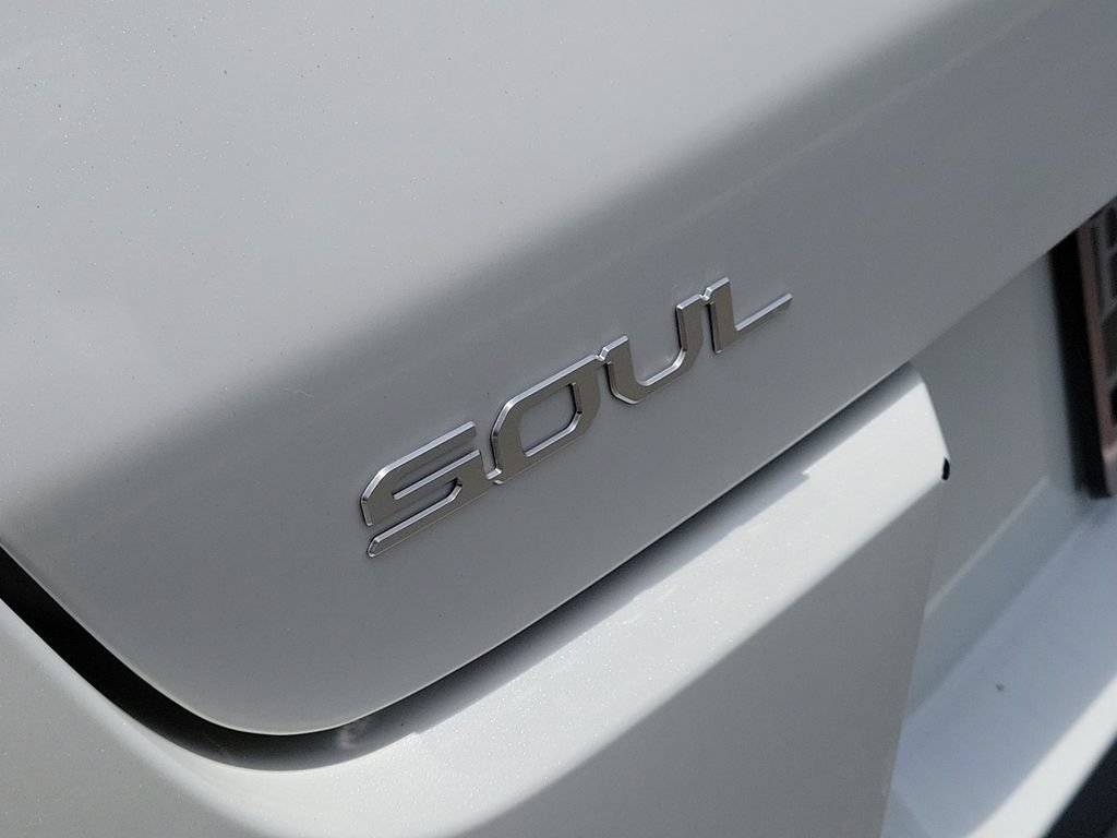 Used 2025 Kia Soul LX w/ LX Technology Package FWD image 5