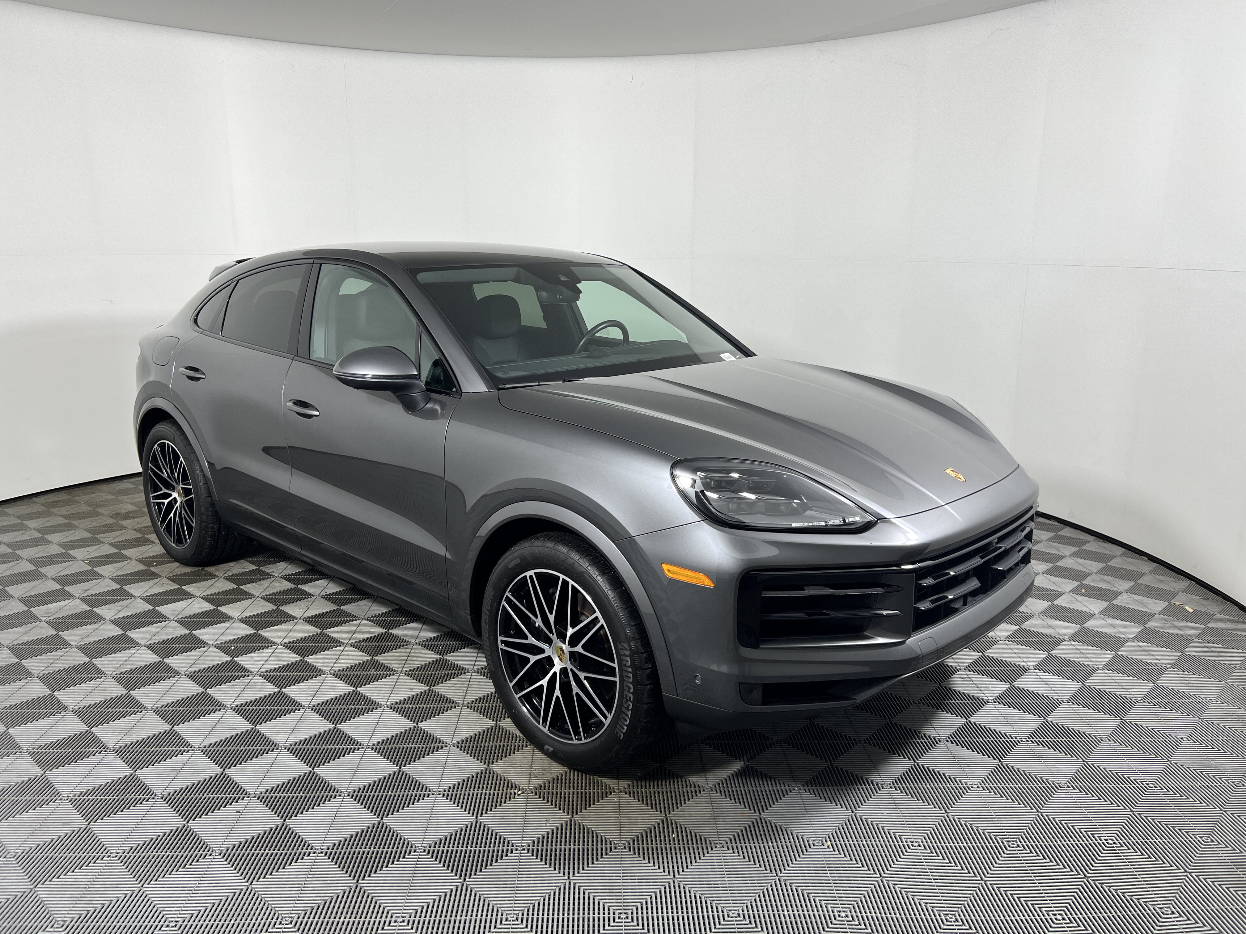 Certified 2024 Porsche Cayenne Coupe AWD/4WD image 9