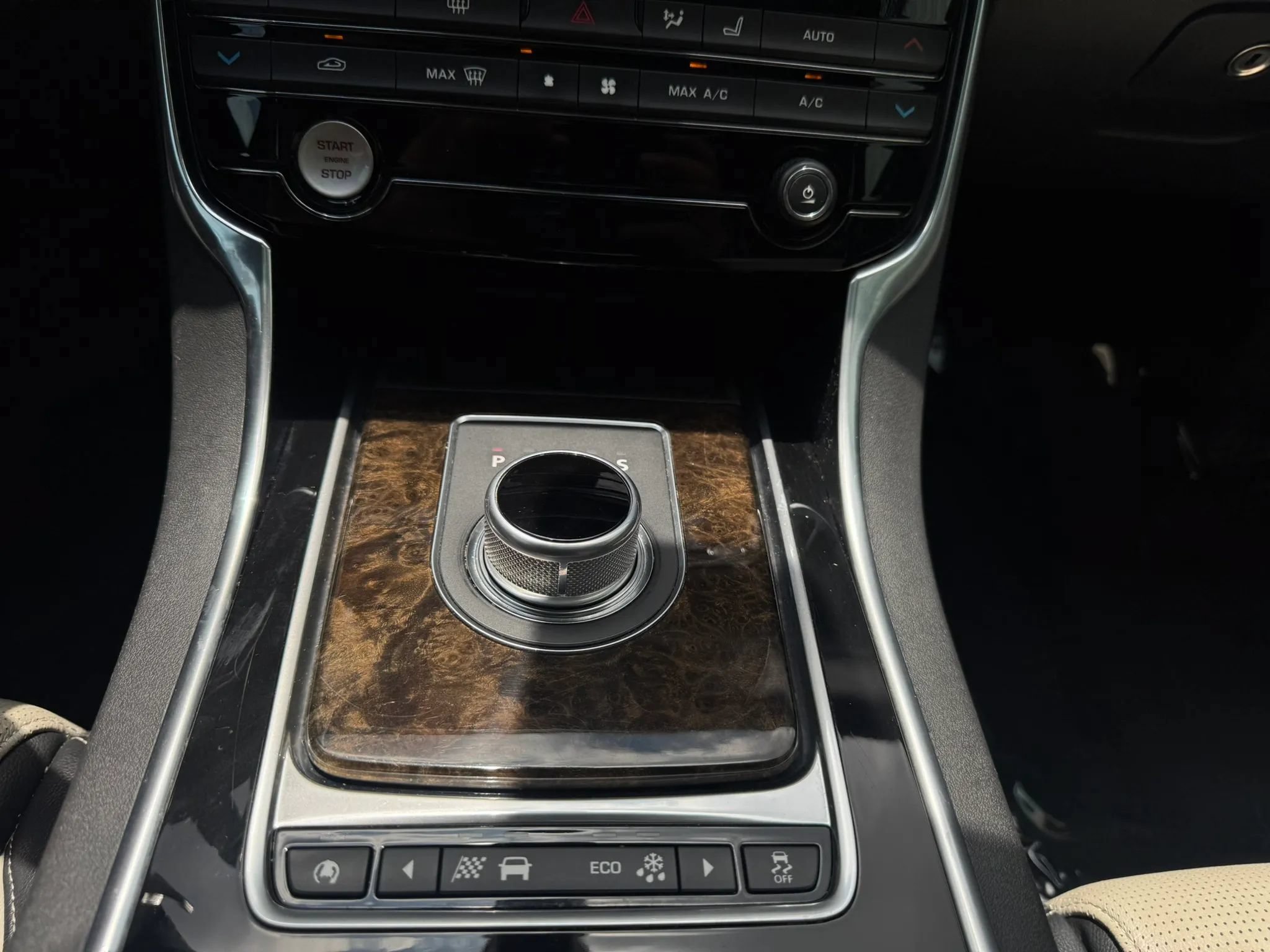 Used 2016 Jaguar XF R-Sport RWD image 20
