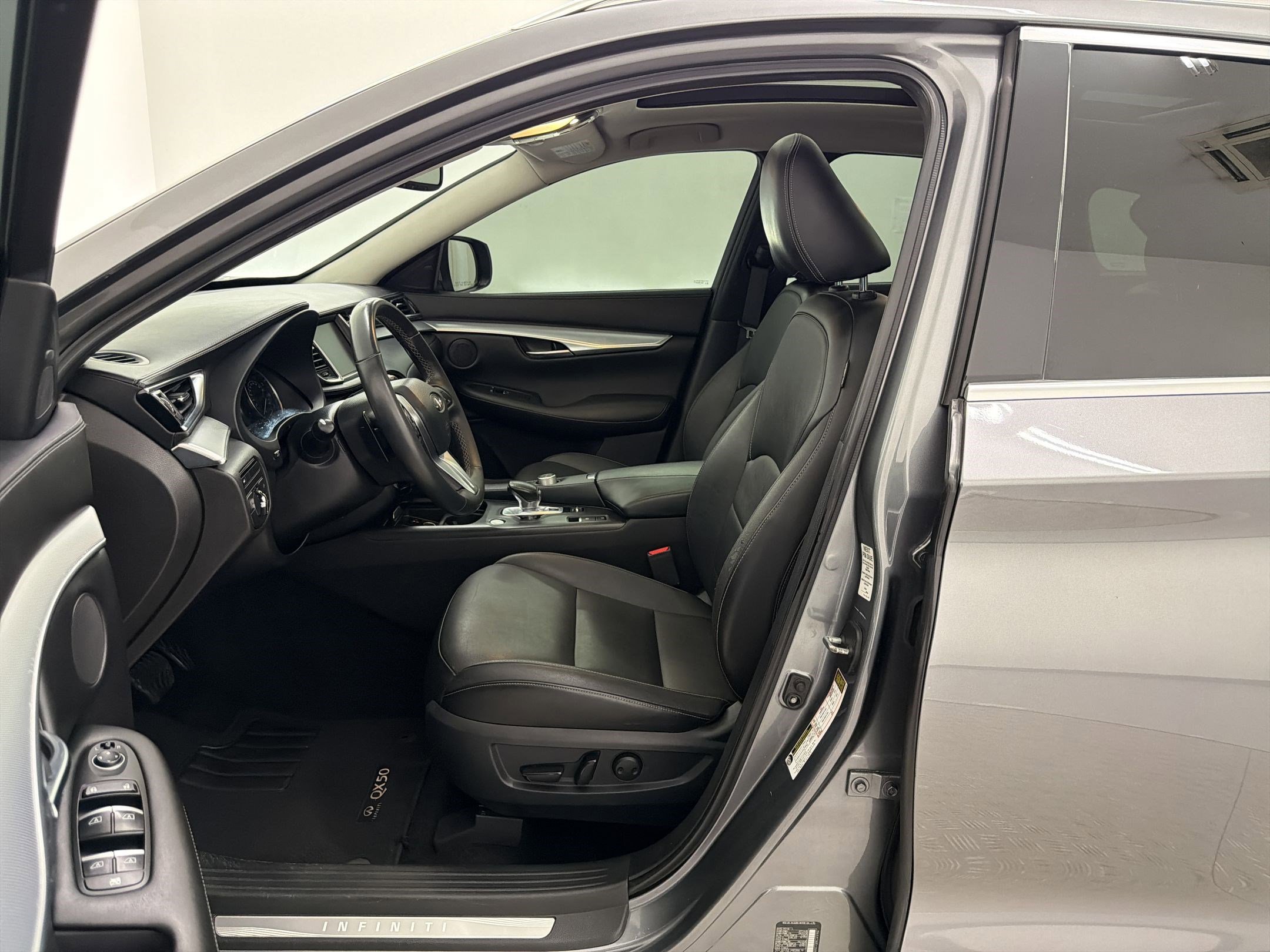 Used 2019 INFINITI QX50 Luxe image 5