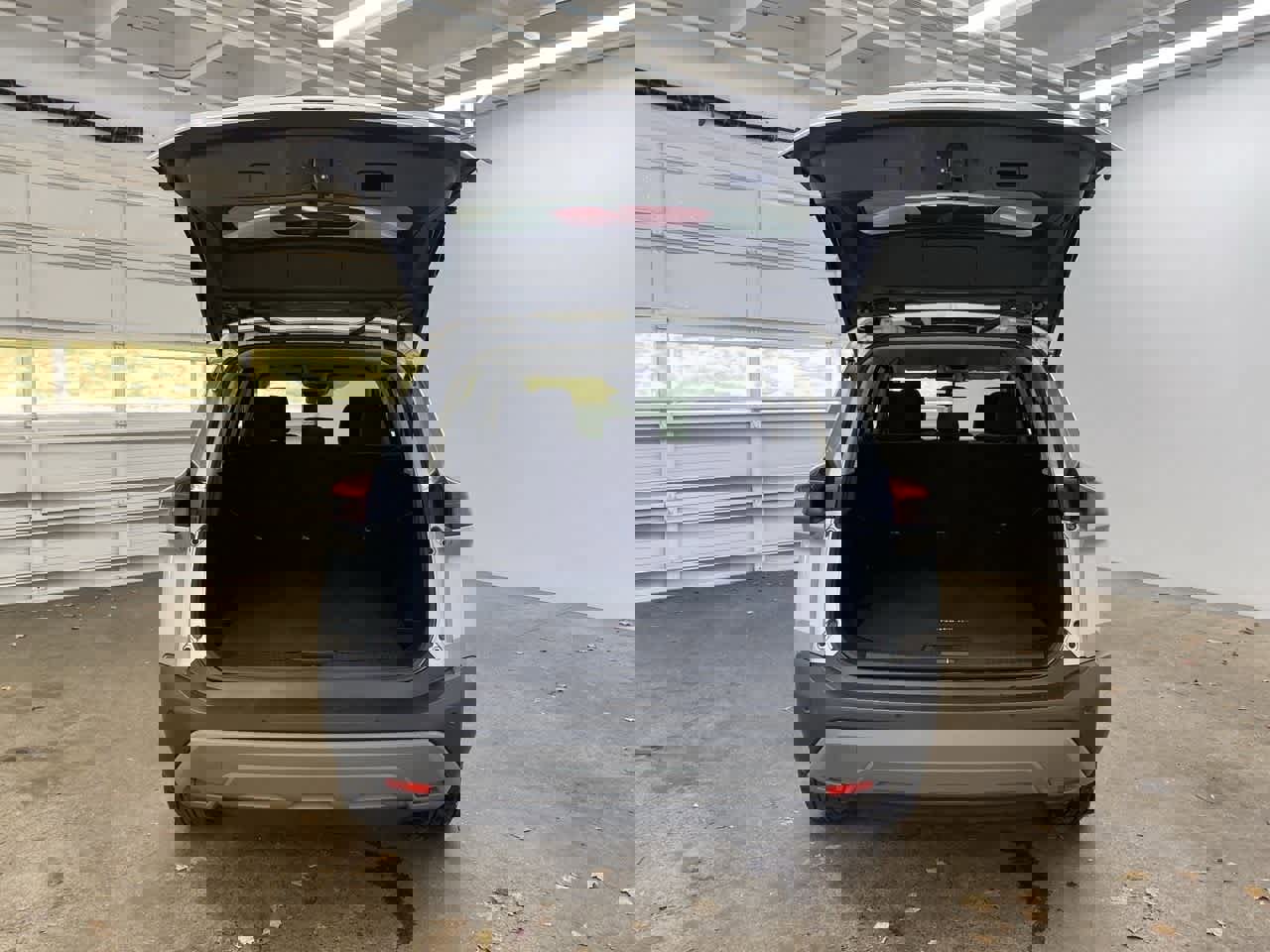 Used 2023 Nissan Rogue SV image 29