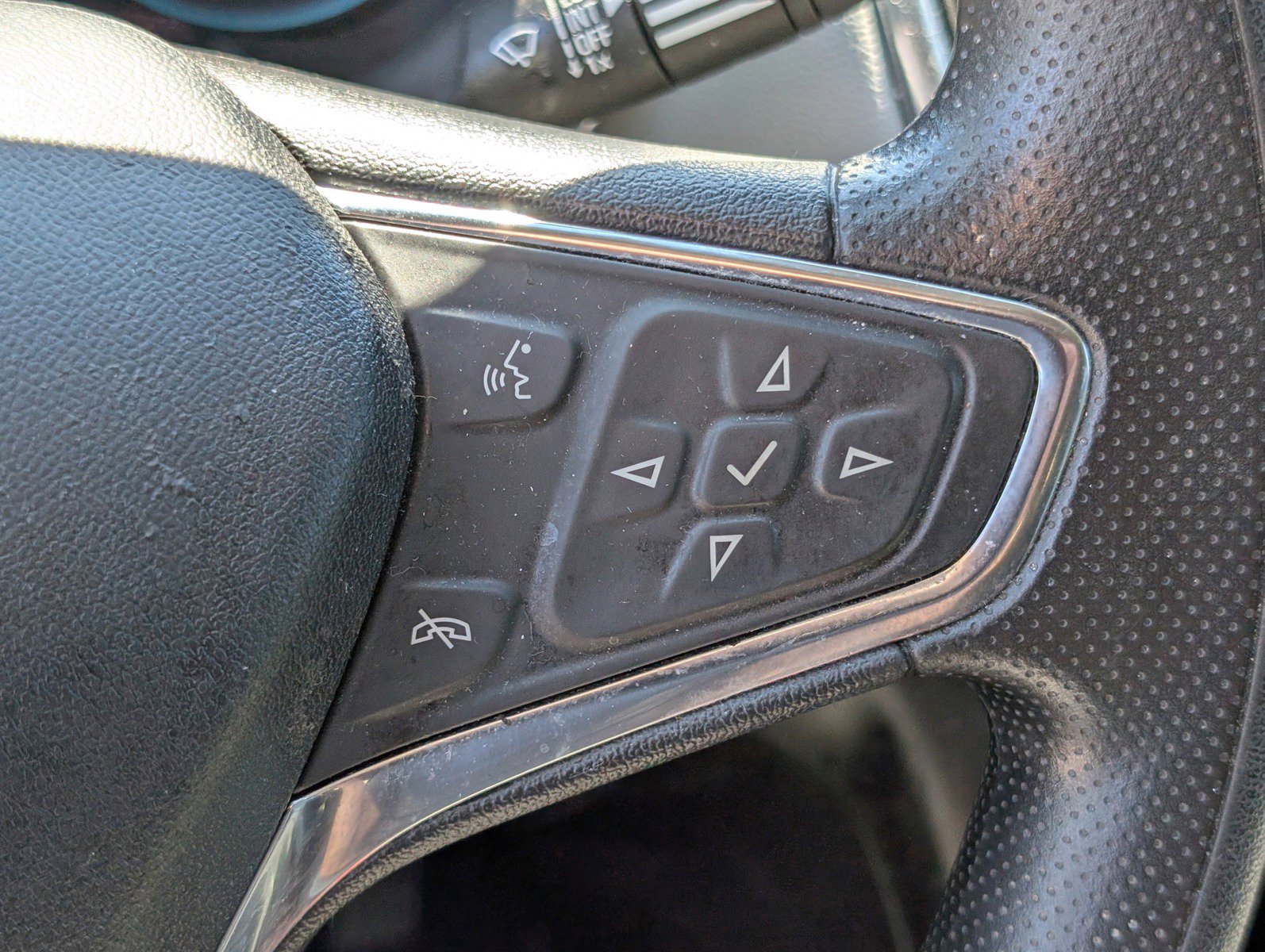 Used 2021 Chevrolet Equinox LS w/ LS Convenience Package FWD image 21