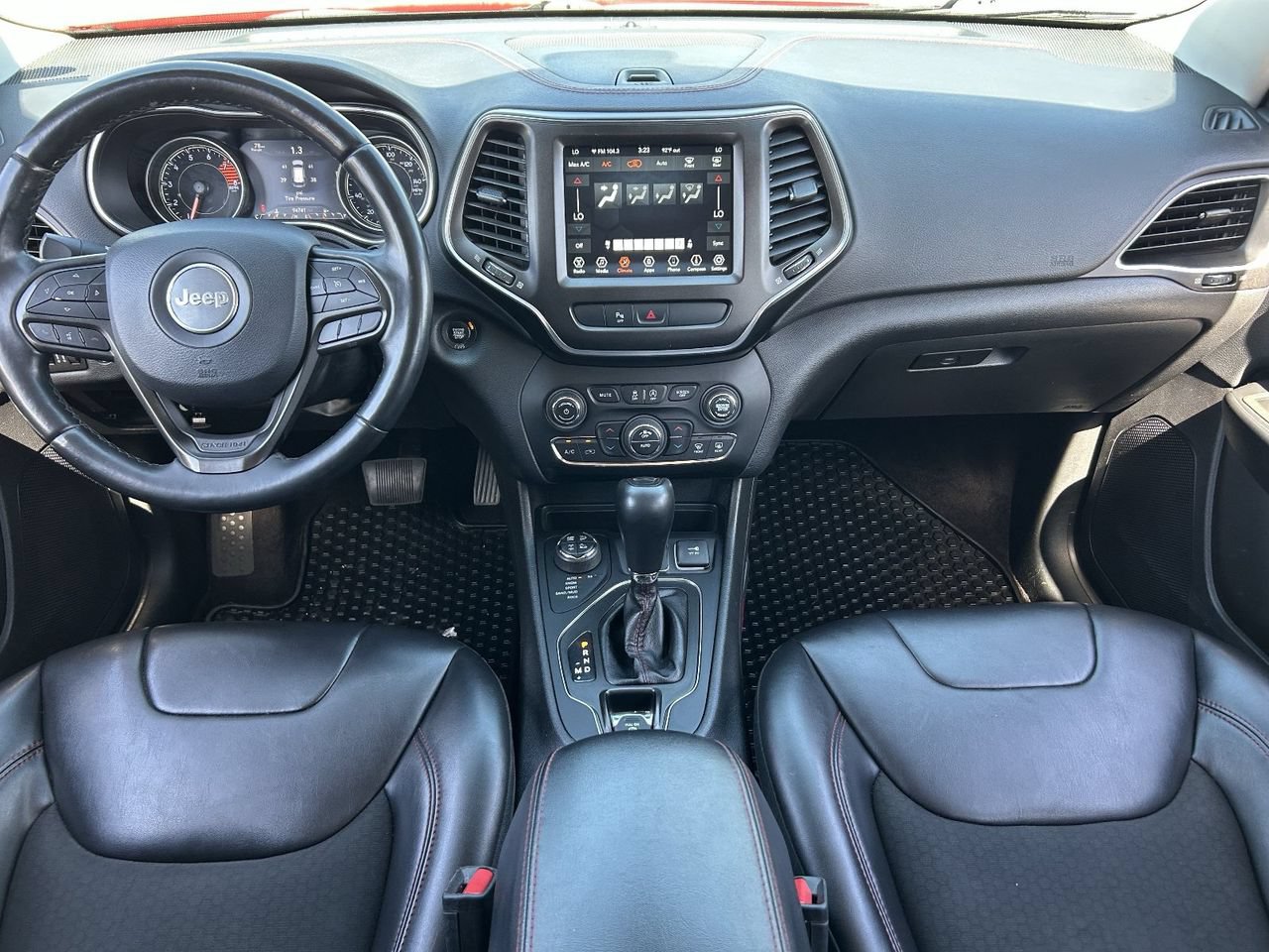 Used 2019 Jeep Cherokee Trailhawk w/ Comfort/Convenience Group AWD/4WD image 15