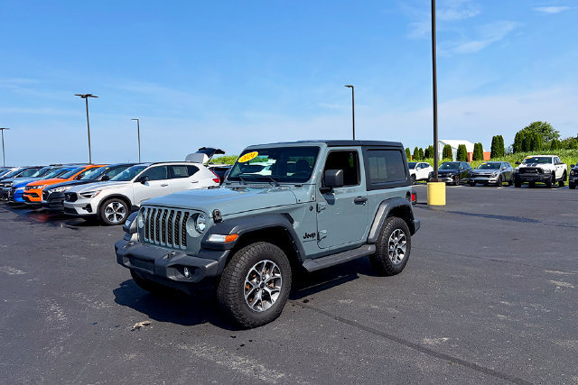 Used 2024 Jeep Wrangler Sport AWD/4WD image 3