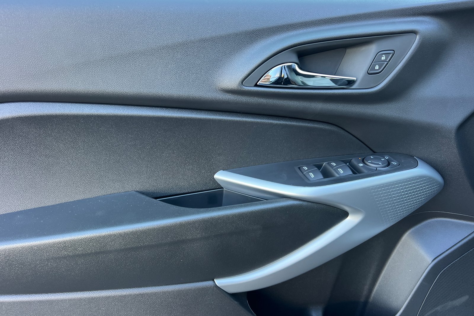 New 2026 Chevrolet Trax RS w/ Driver Confidence Package FWD image 10