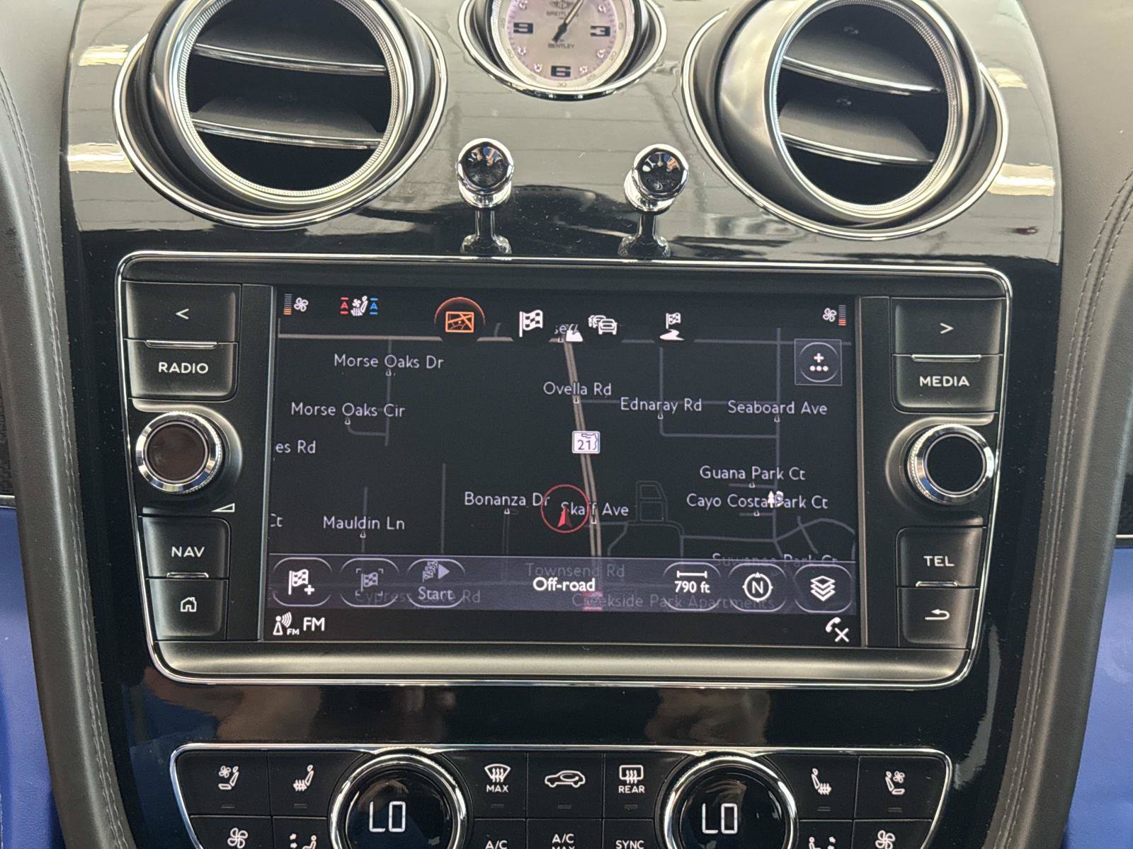 Used 2020 Bentley Bentayga Design Series AWD/4WD image 21