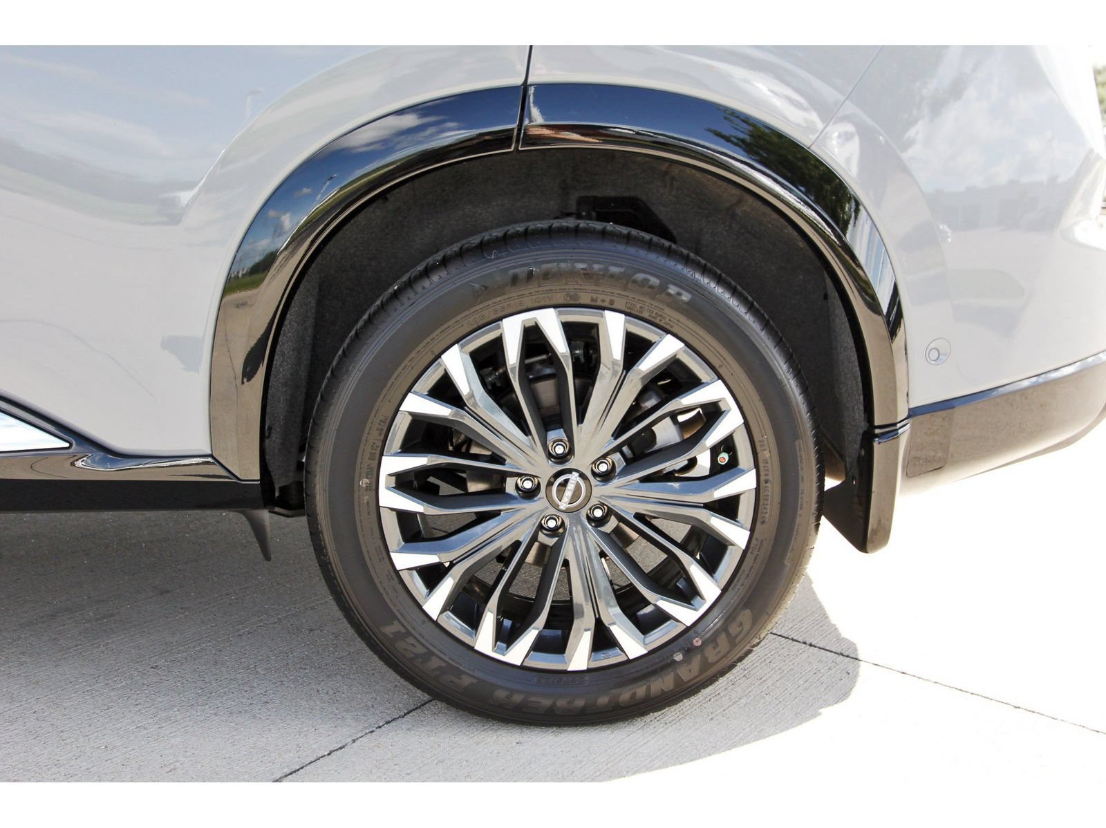 Certified 2025 Nissan Rogue Platinum w/ Tech Package FWD image 32