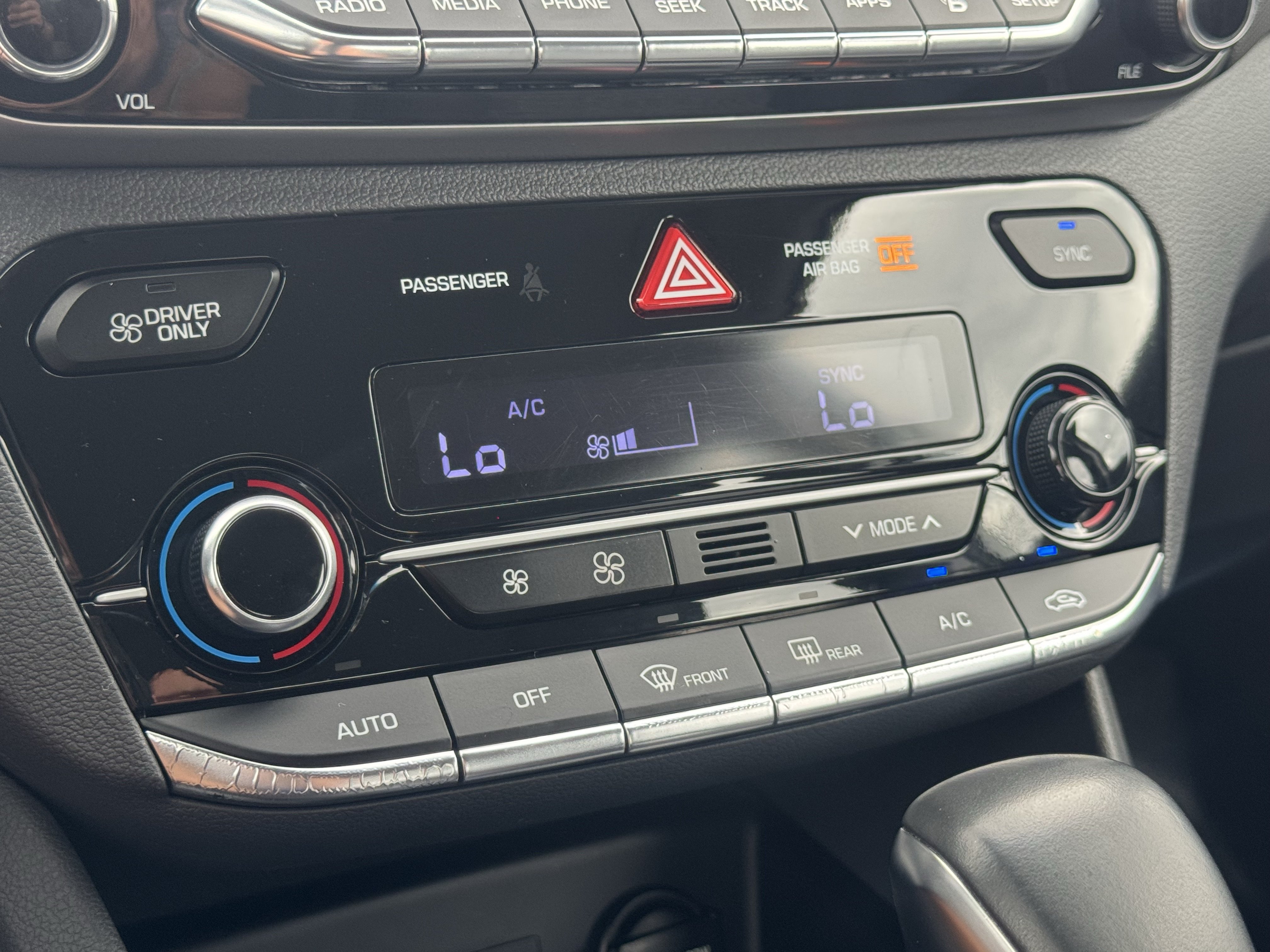 Used 2019 Hyundai Ioniq Plug-In Hybrid FWD image 24