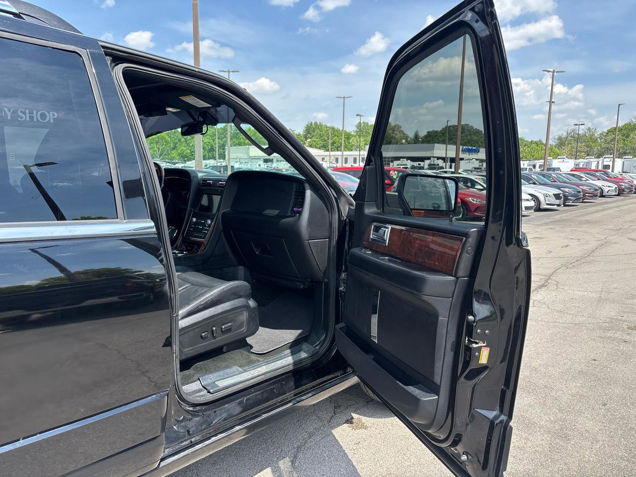 Used 2016 Lincoln Navigator Select AWD/4WD image 9