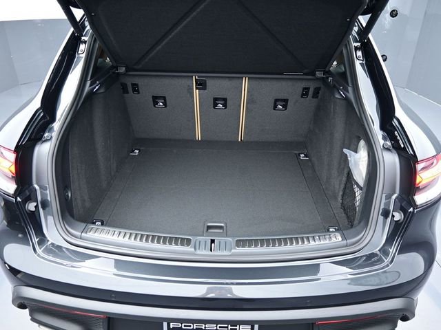New 2026 Porsche Macan image 16