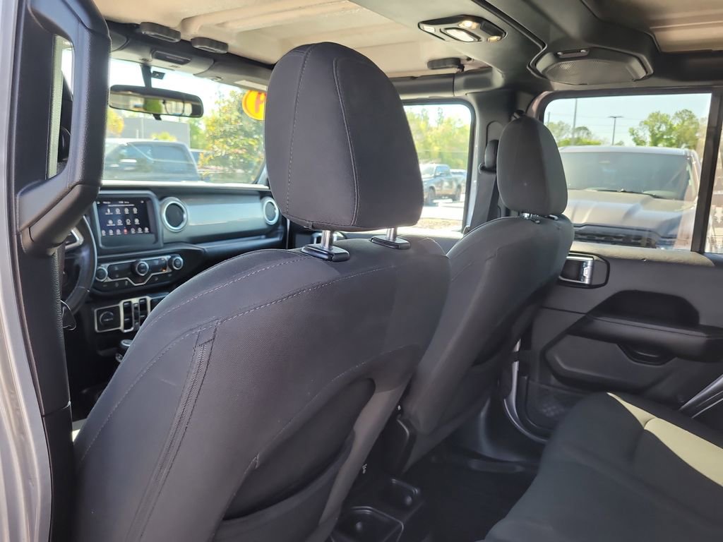 Used 2019 Jeep Wrangler Unlimited Sahara image 9