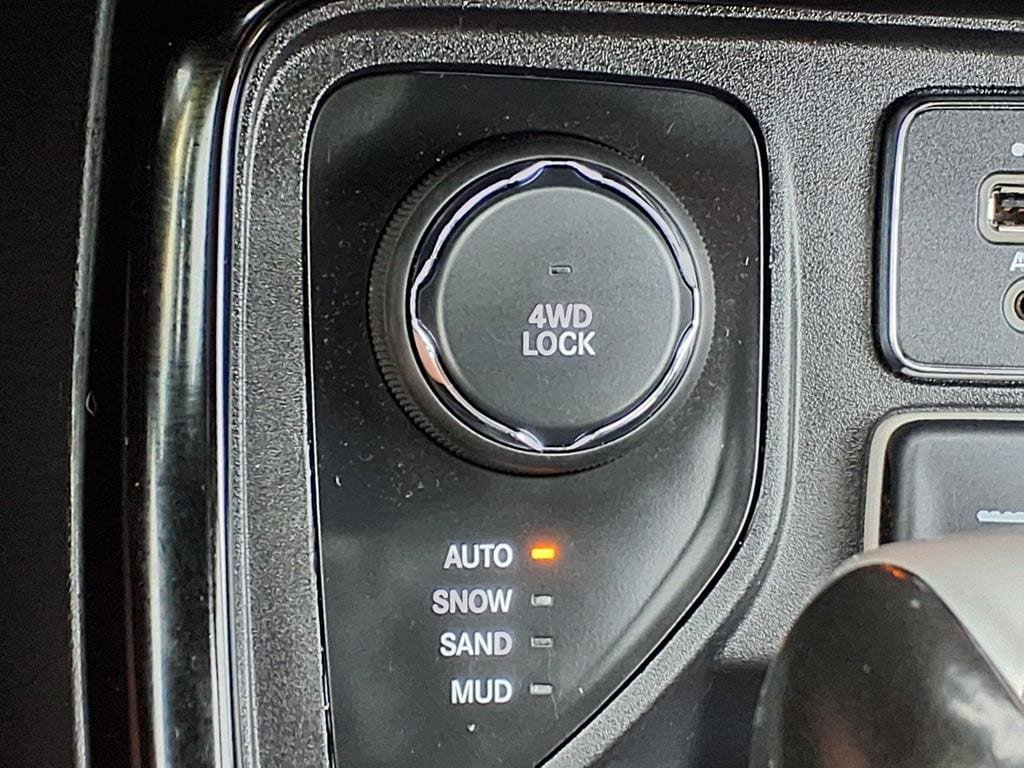 Used 2018 Jeep Compass Limited w/ Navigation Group AWD/4WD image 23