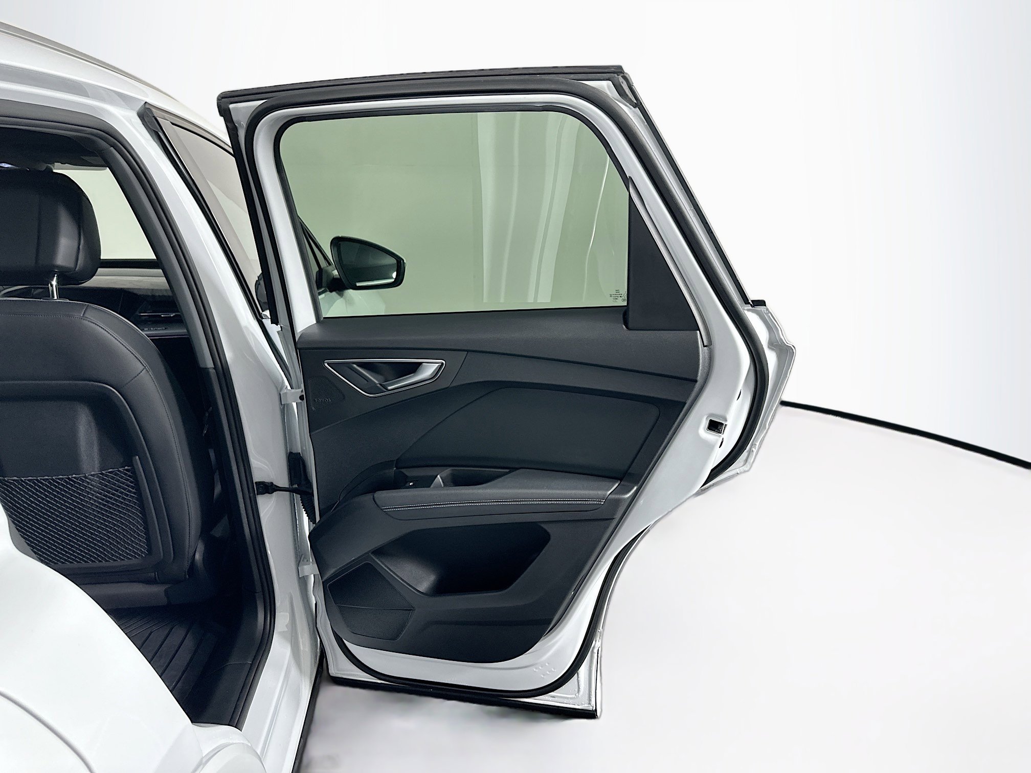 Used 2023 Audi Q4 e-tron Premium Plus w/ Premium Plus image 31