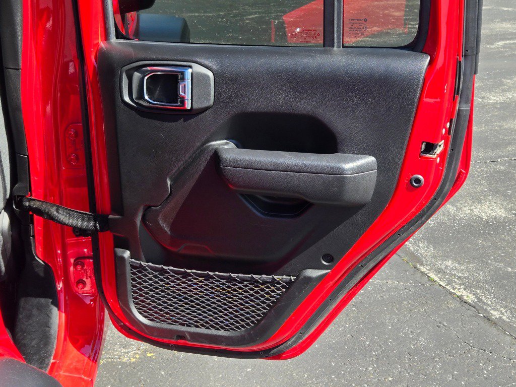 Used 2025 Jeep Wrangler Unlimited Sport AWD/4WD image 9