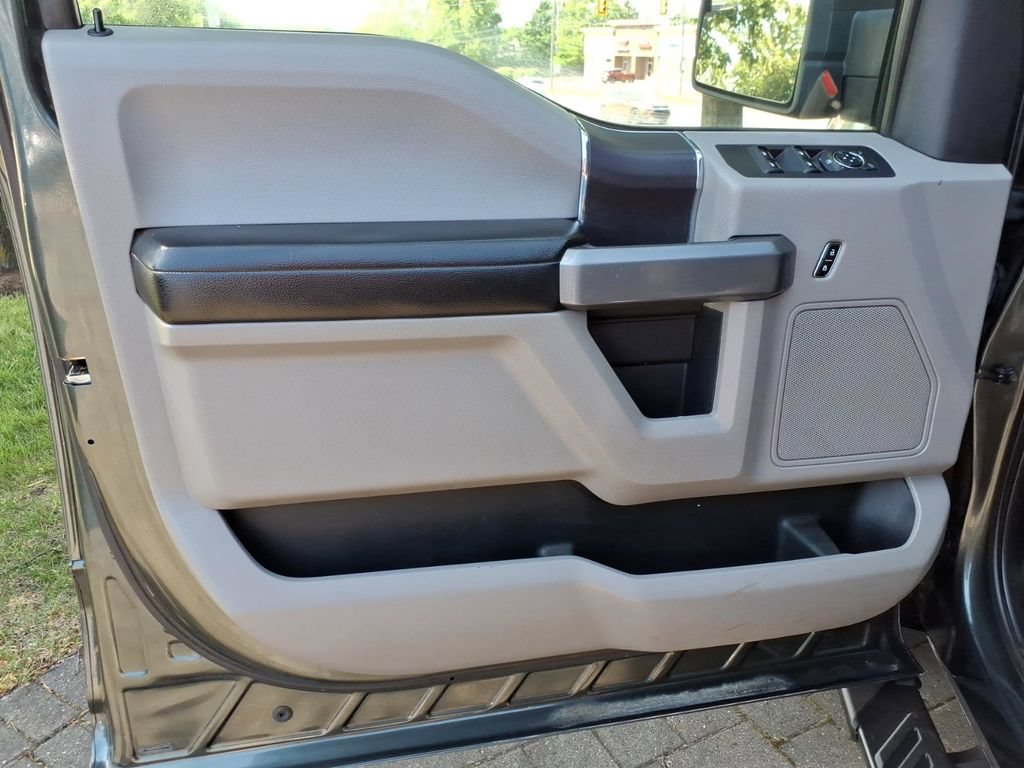 Used 2015 Ford F150 XLT AWD/4WD image 10