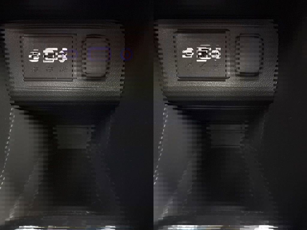 Used 2023 Buick Encore GX Essence w/ Experience Buick Package AWD/4WD image 35