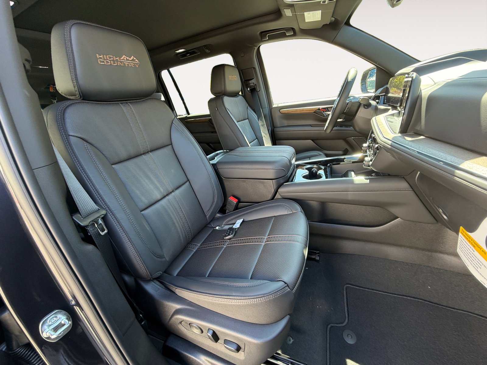 New 2025 Chevrolet Suburban High Country w/ Sun And Tow Package RWD image 19