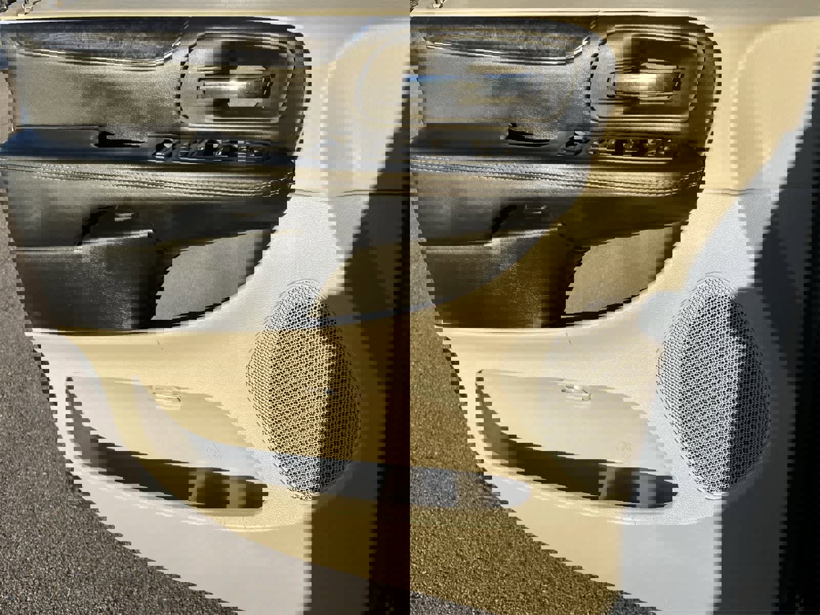 Used 2015 Chrysler Town & Country Touring-L w/ Driver Convenience Group image 27