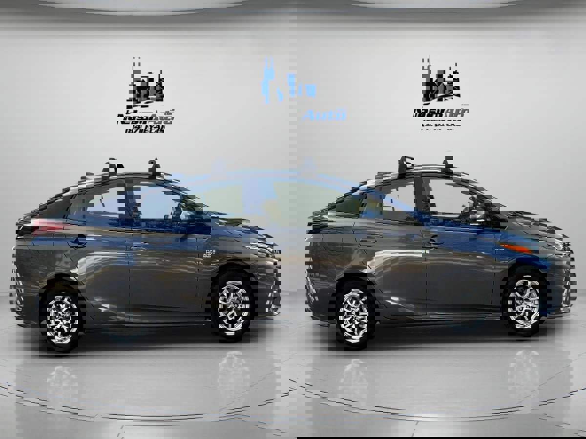 Used 2020 Toyota Prius Prime Limited image 3