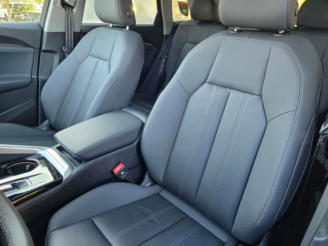 Used 2025 Audi Q5 Premium w/ Convenience Package image 21