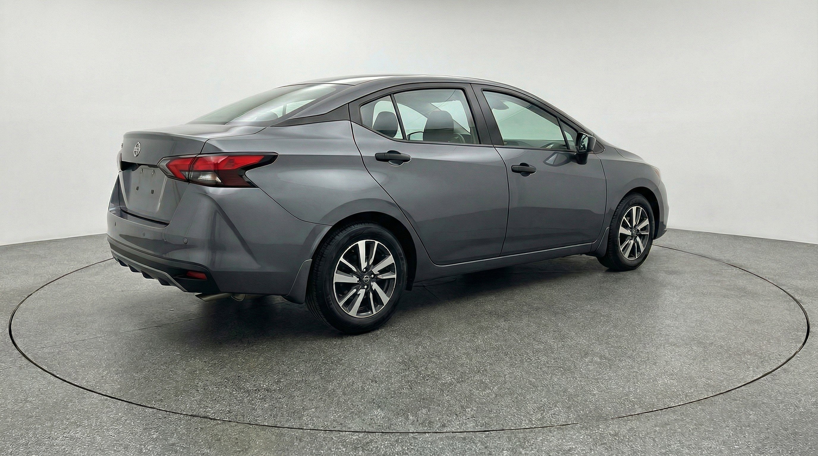 Used 2025 Nissan Versa SV image 9